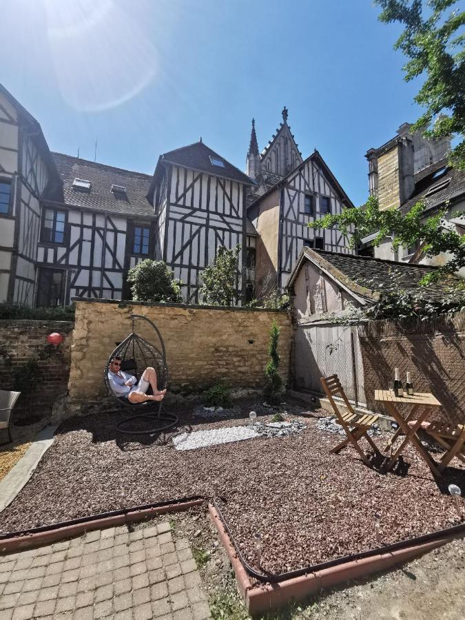 Апартаменты Le Papillon De La Cathedrale - Calme - Jardin - Wifi Труа Экстерьер фото